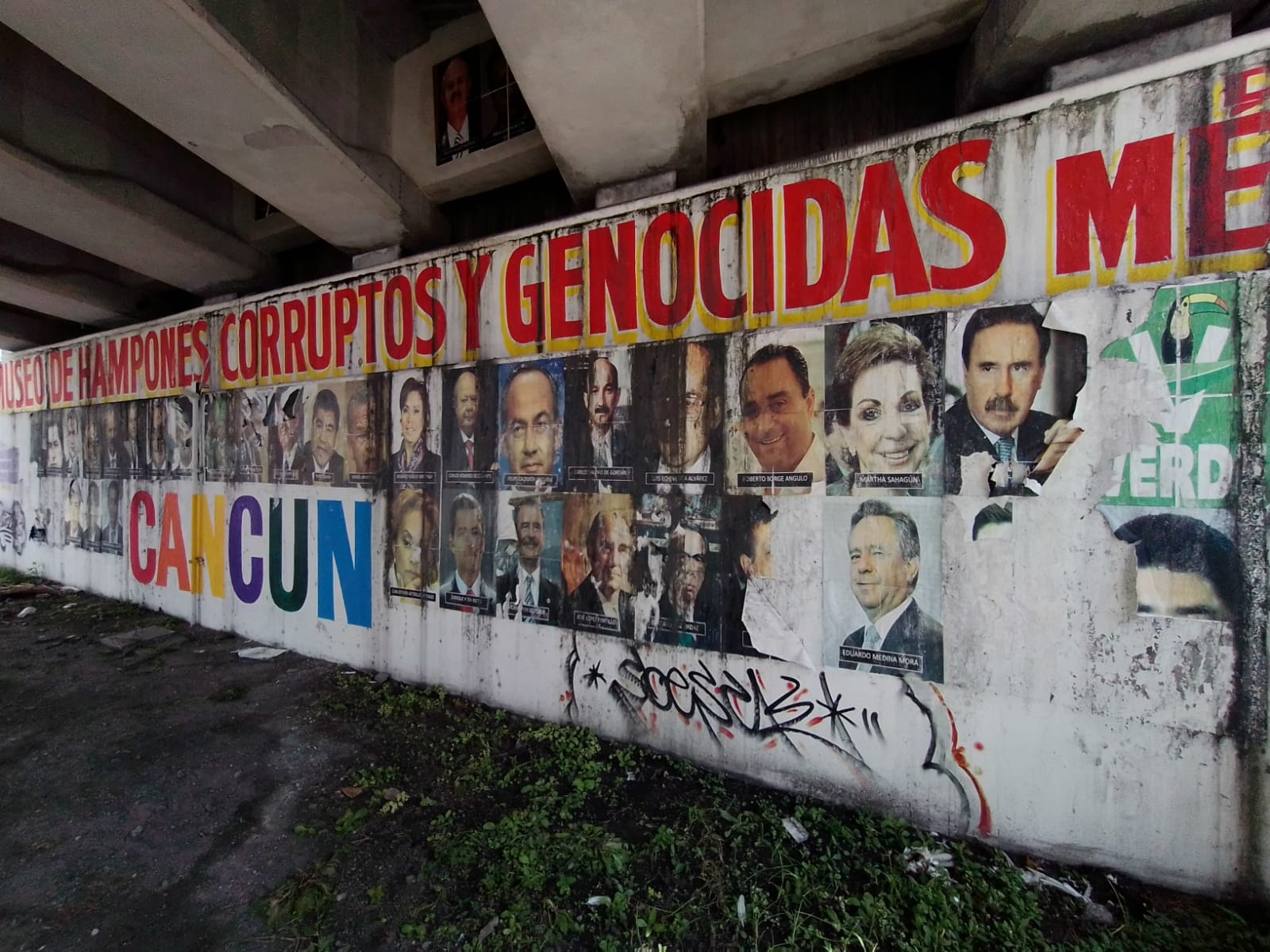 En el mural aparecen políticos como Roberto Borge Angulo, exgobernador de Quintana Roo y Marta Sahagún de Fox