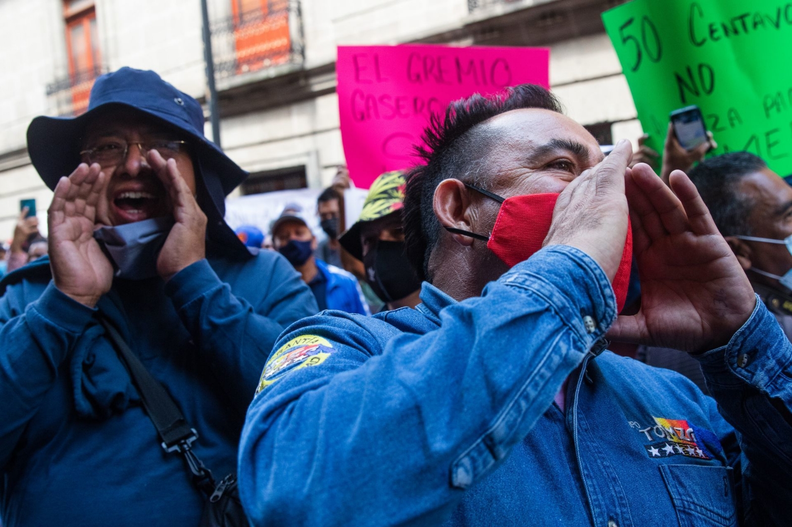 Gaseros y policías se enfrentan en Insurgentes tras protesta