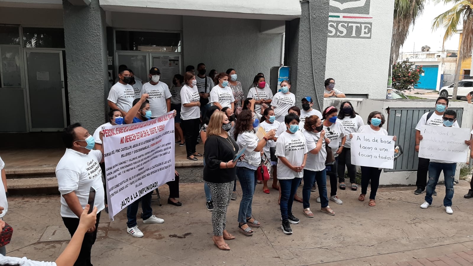 La manifestación realizada en el exterior de la Subdelegación del ISSSTE, duró al menos una hora