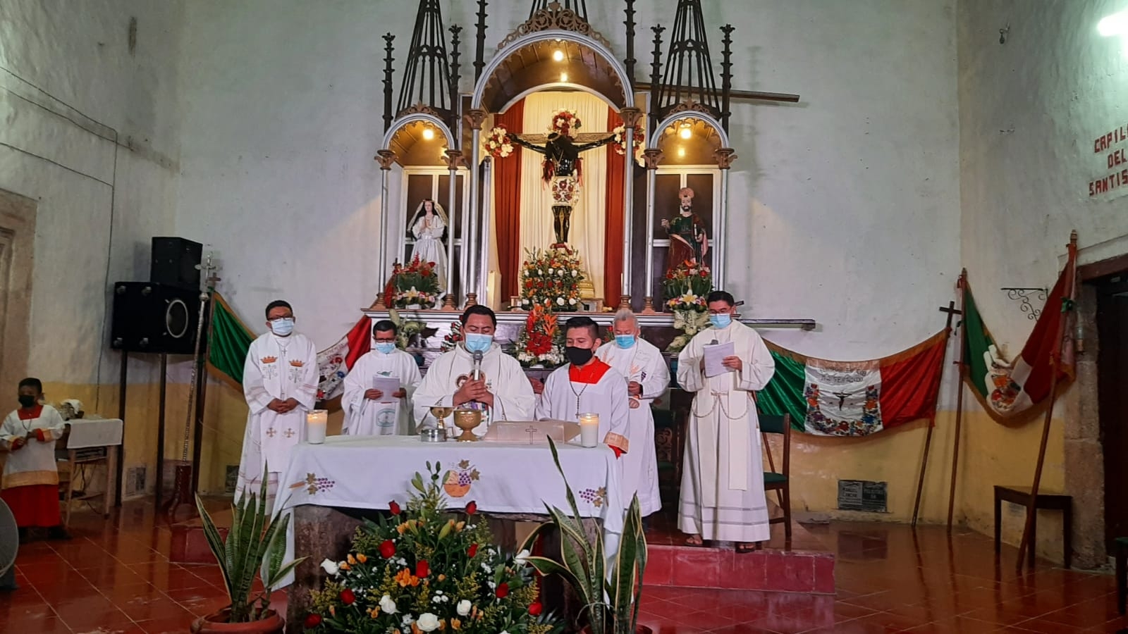 La misa se realizó en la iglesia de San Pedro Apóstol que pertenece a la parroquia San Agustín de Tekantó