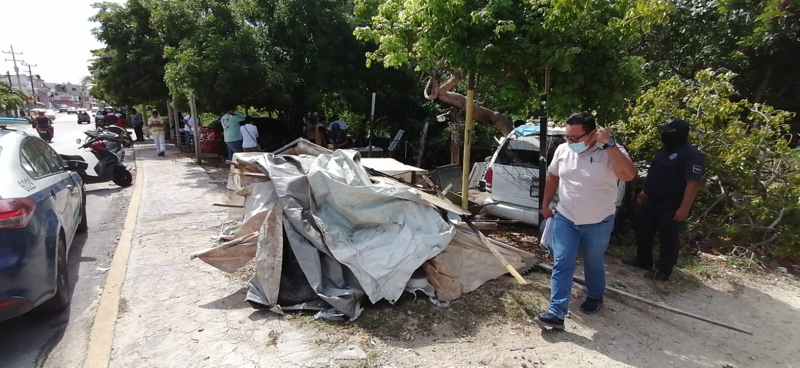 Retiran puestos ambulantes de la carretera rumbo a Parque Garrafón en Isla Mujeres