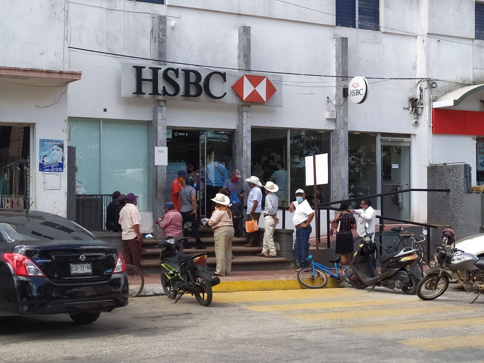 Pobladores de Tizimín afectados por fallas en HSBC