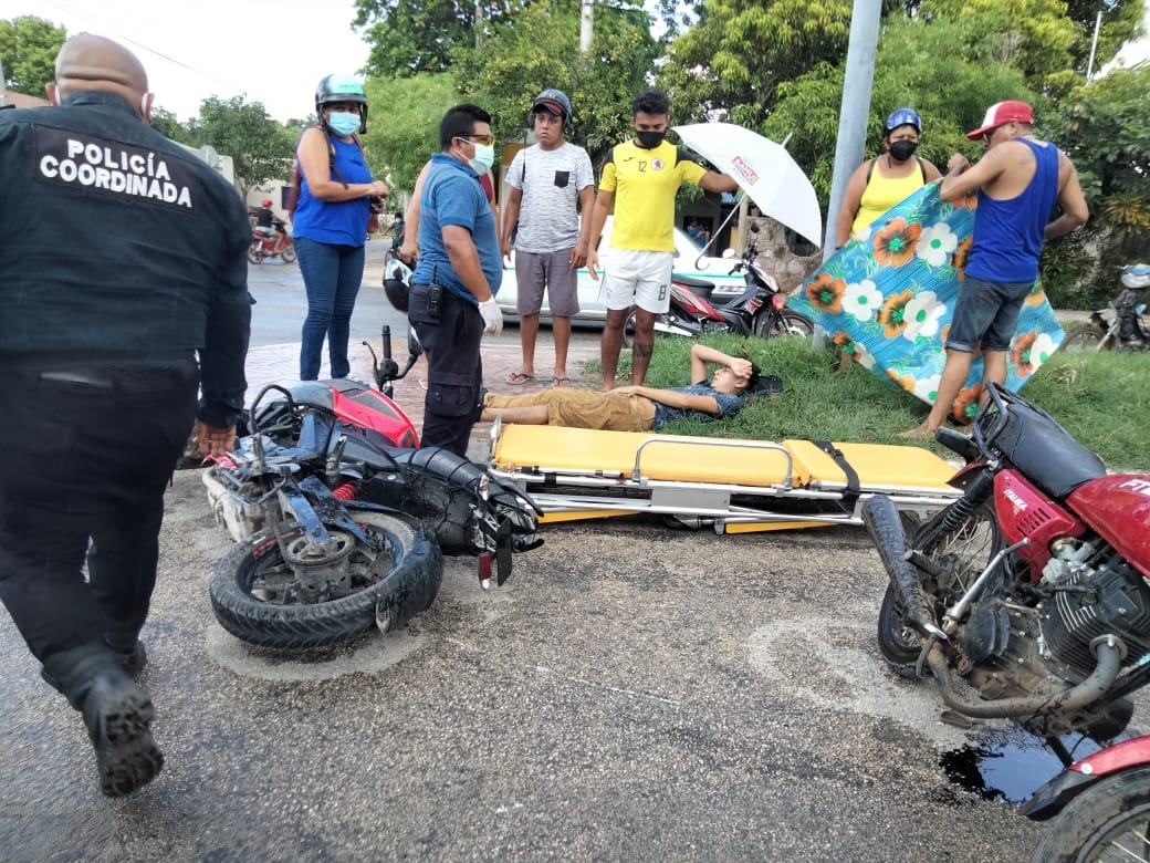 Choque entre motociclistas termina con un lesionado en la avenida Zamná de Izamal