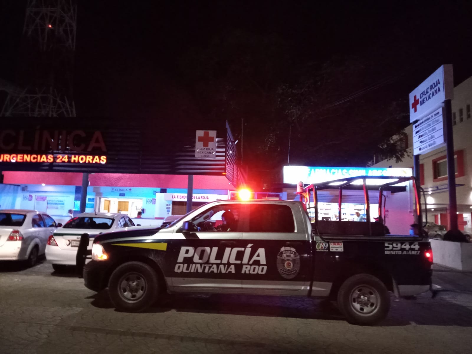 Trasladan a la Cruz Roja a herido de bala tras ataque a bar de Cancún