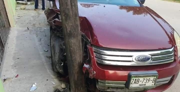 Conductor ebrio pierde el control y choca contra otro automóvil en Chetumal