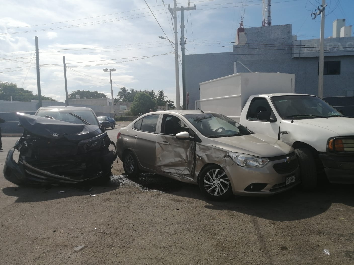 Durante espacio de dos horas, los elementos en turno tuvieron que quedarse a regular el tráfico en la zona de desastre