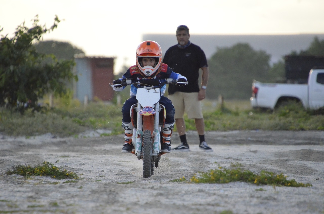 Santiago, niño de 10 años que representará a Campeche en Torneo Internacional de Motocross