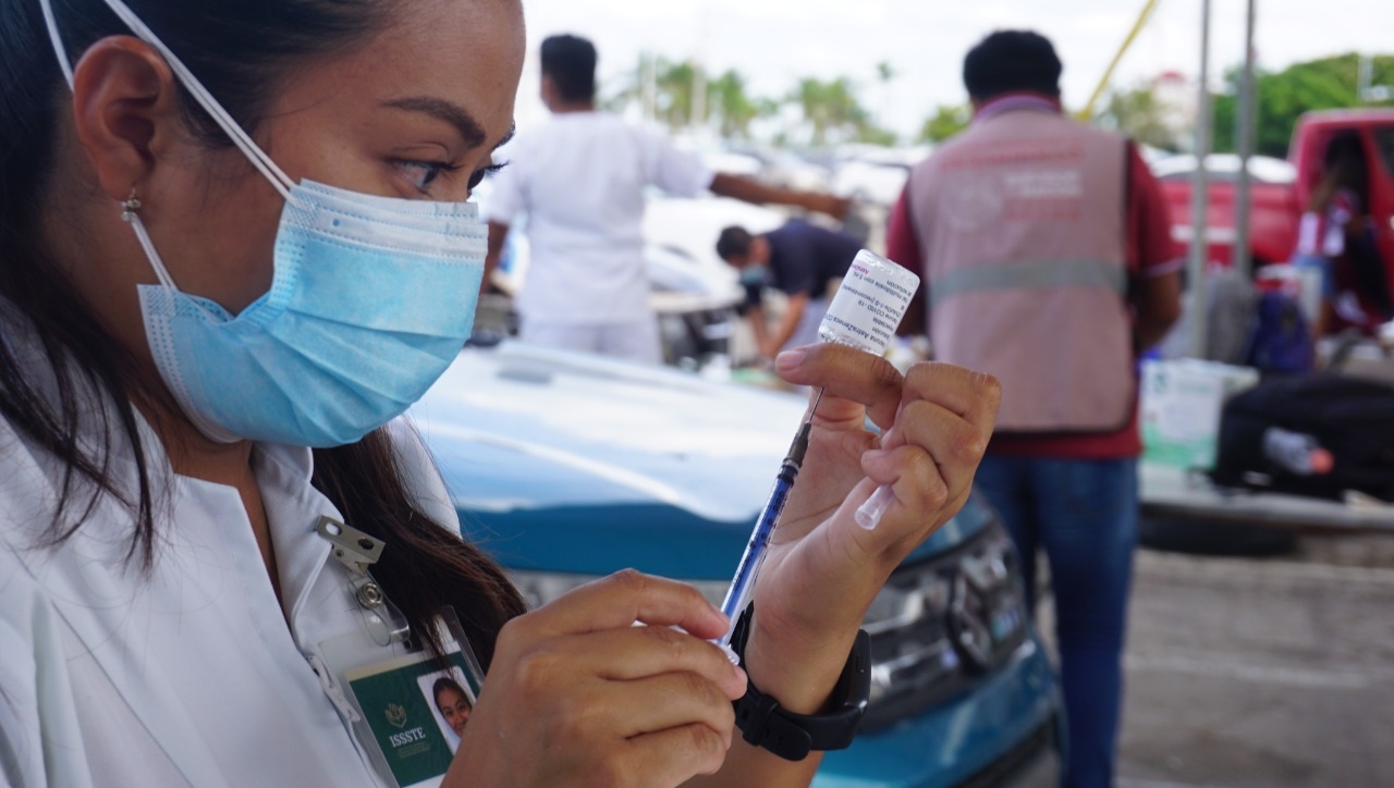 Aplican más de 35 mil vacunas a jóvenes, embarazadas y rezagados en Campeche