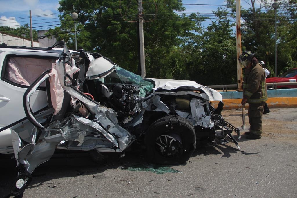 Conductor termina en el hospital tras chocar en el Boulevard Colosio de Cancún