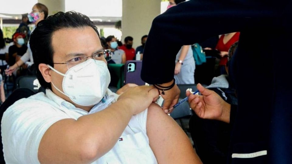 La Secretaría de Salud federal informó que el próximo 3 de noviembre comenzará la vacunación contra la influenza en México