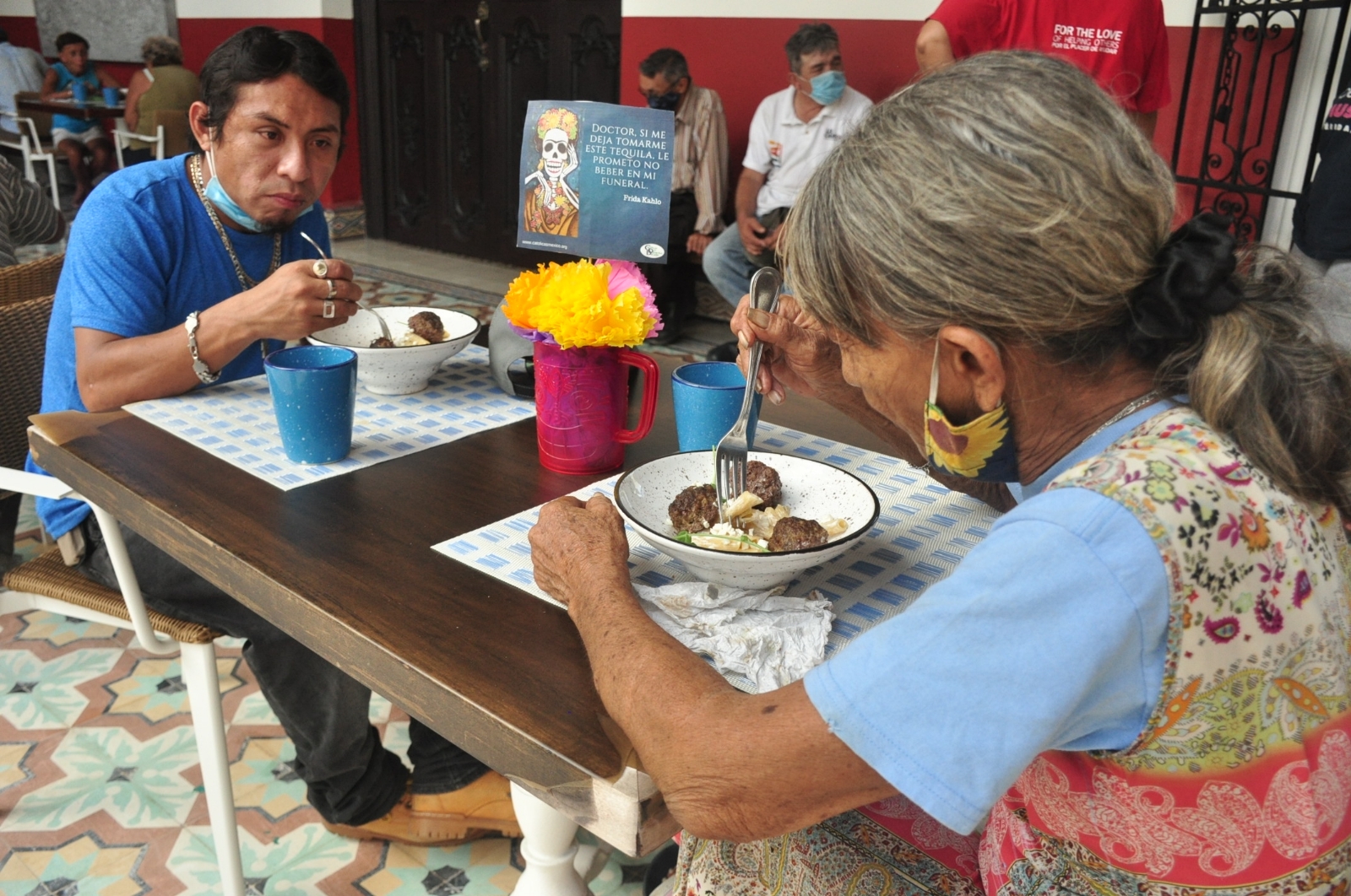 El establecimiento comunitario tiene un aforo limitado, ya que solamente pueden recibir un promedio de 70 personas al día con un costo de 10 pesos