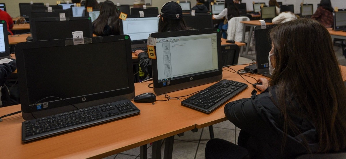 Es importante que los aspirantes cuenten con dos correos electrónicos personales e intransferibles