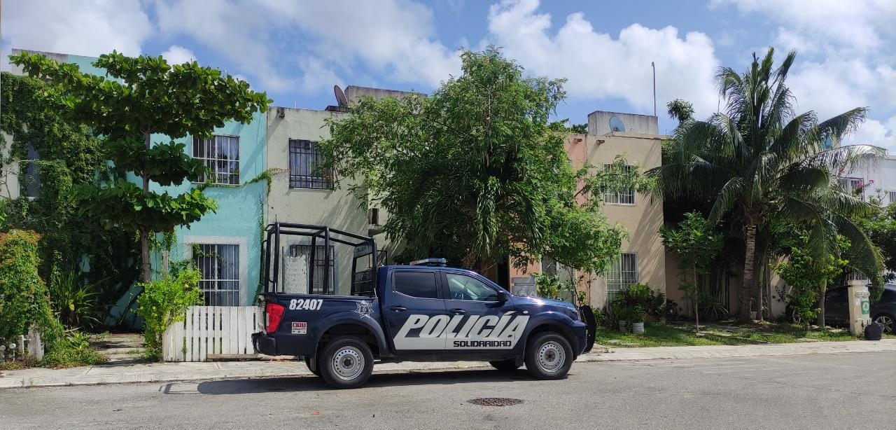 La vivienda ubicada en el fraccionamiento Palmas I de Playa del Carmen fue asegurada por policías tras rescatar a una persona