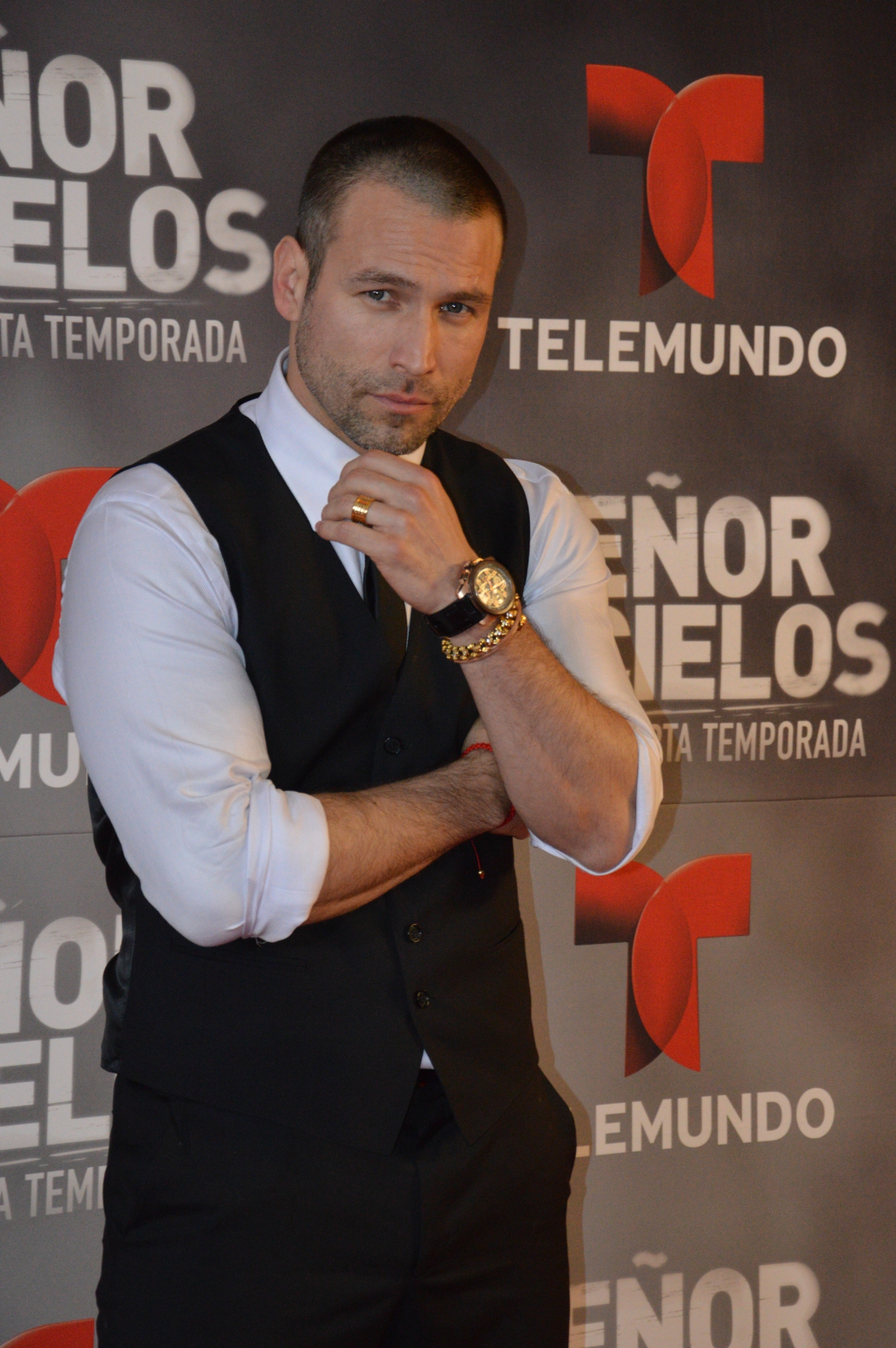 ¿Enamorado de nuevo? Rafael Amaya presenta al amor de su vida