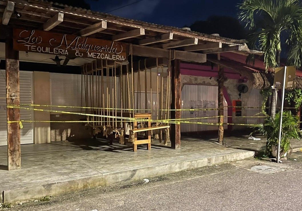 El bar, localizado en la zona centro de Tulum, fue el escenario de un ataque armado entre bandas delictivas, dejando 2 mujeres muertas