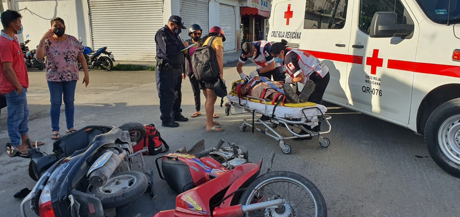 El motociclista fue llevado al Hospital General de Cozumel debido a la lesión sufrida tras ser atropellado