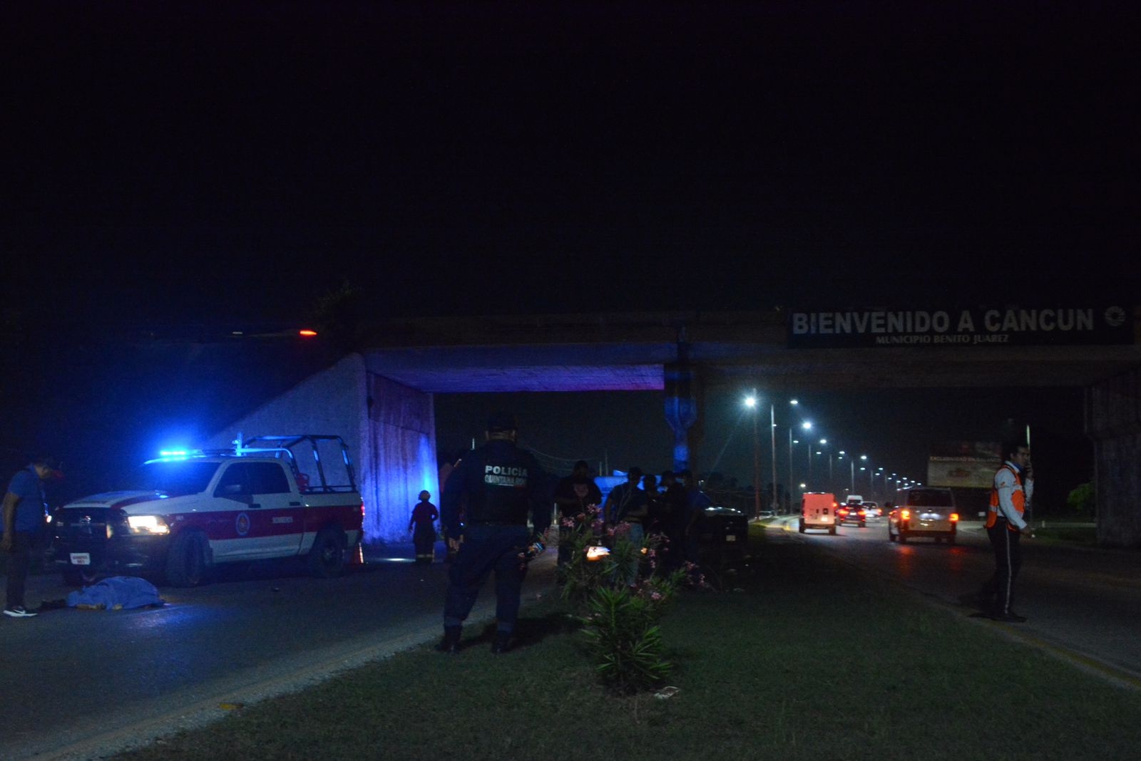 Extranjero se suicida aventándose del puente del aeropuerto de Cancún