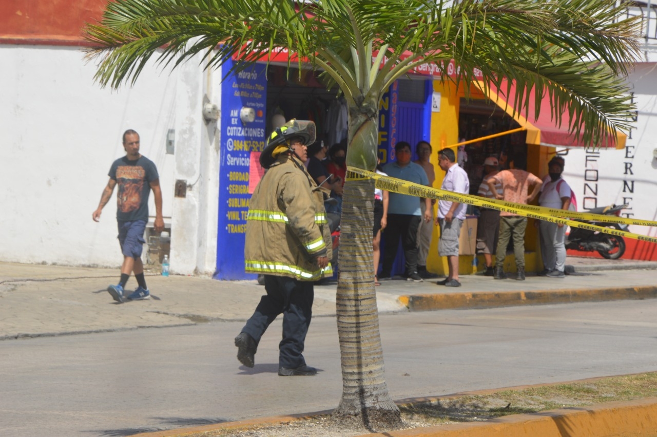 Explota transformador de luz en Playa del Carmen; hay un lesionado