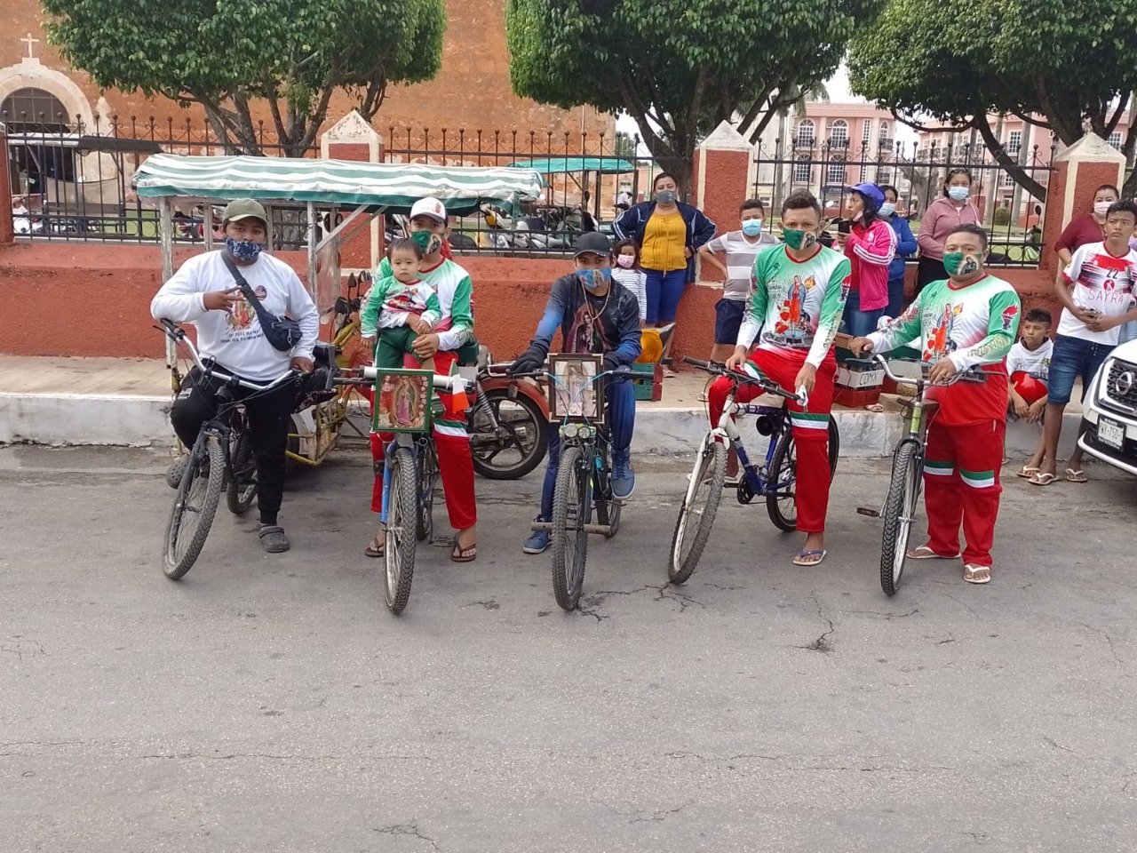 Antorchistas yucatecos viajan en bicicleta rumbo a Jalisco y la CDMX