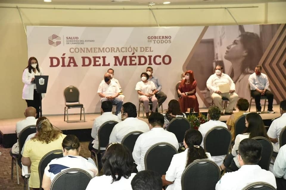 La secretaria de Salud Iliana Montejo León, expresó que “El ejercicio profesional de la Medicina es fundamental para consolidar la transformación de nuestros tiempos