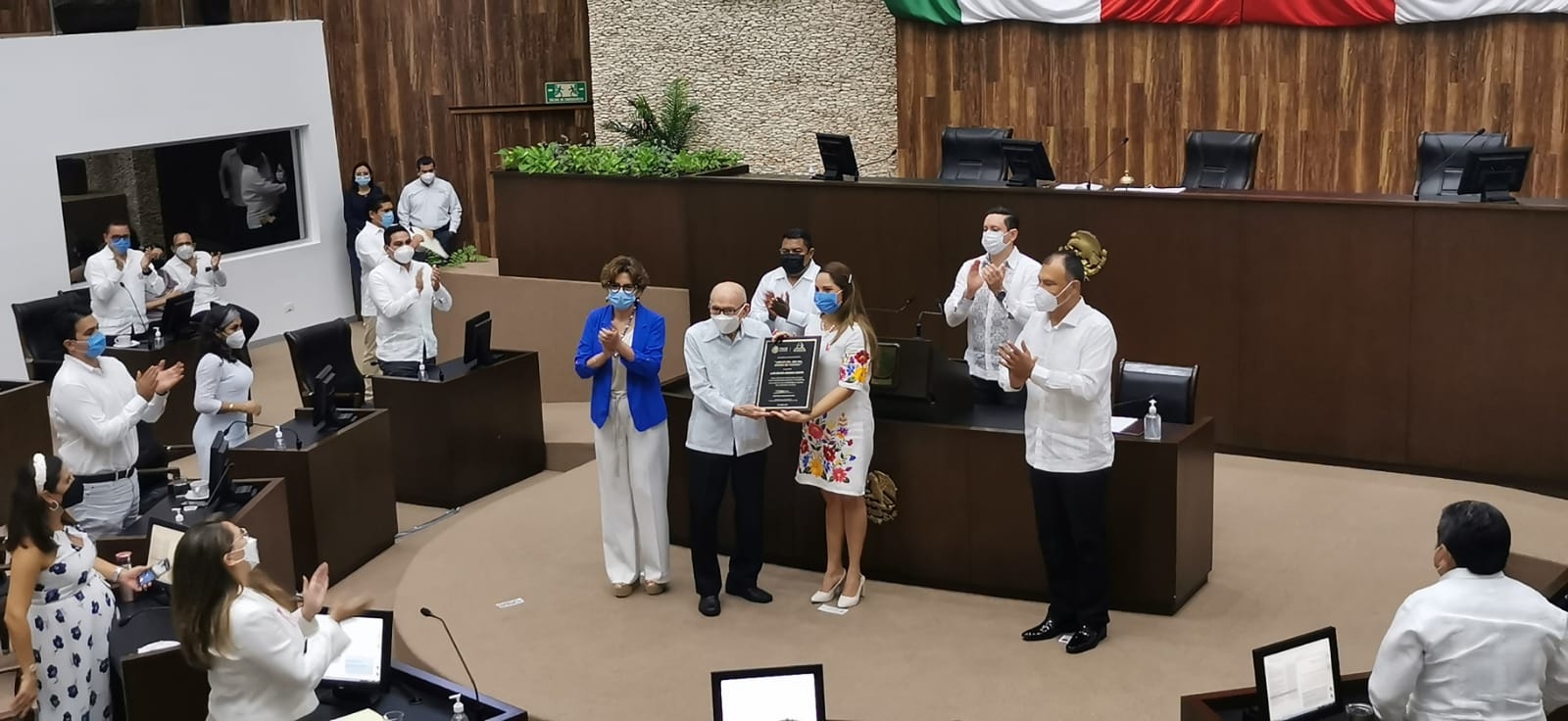 El Dr. Luis David Arjona Canto fue Jefe del Servicio de Cardiología del Centro Anticanceroso de la Asociación Mexicana de la Cruz Roja delegación Yucatán