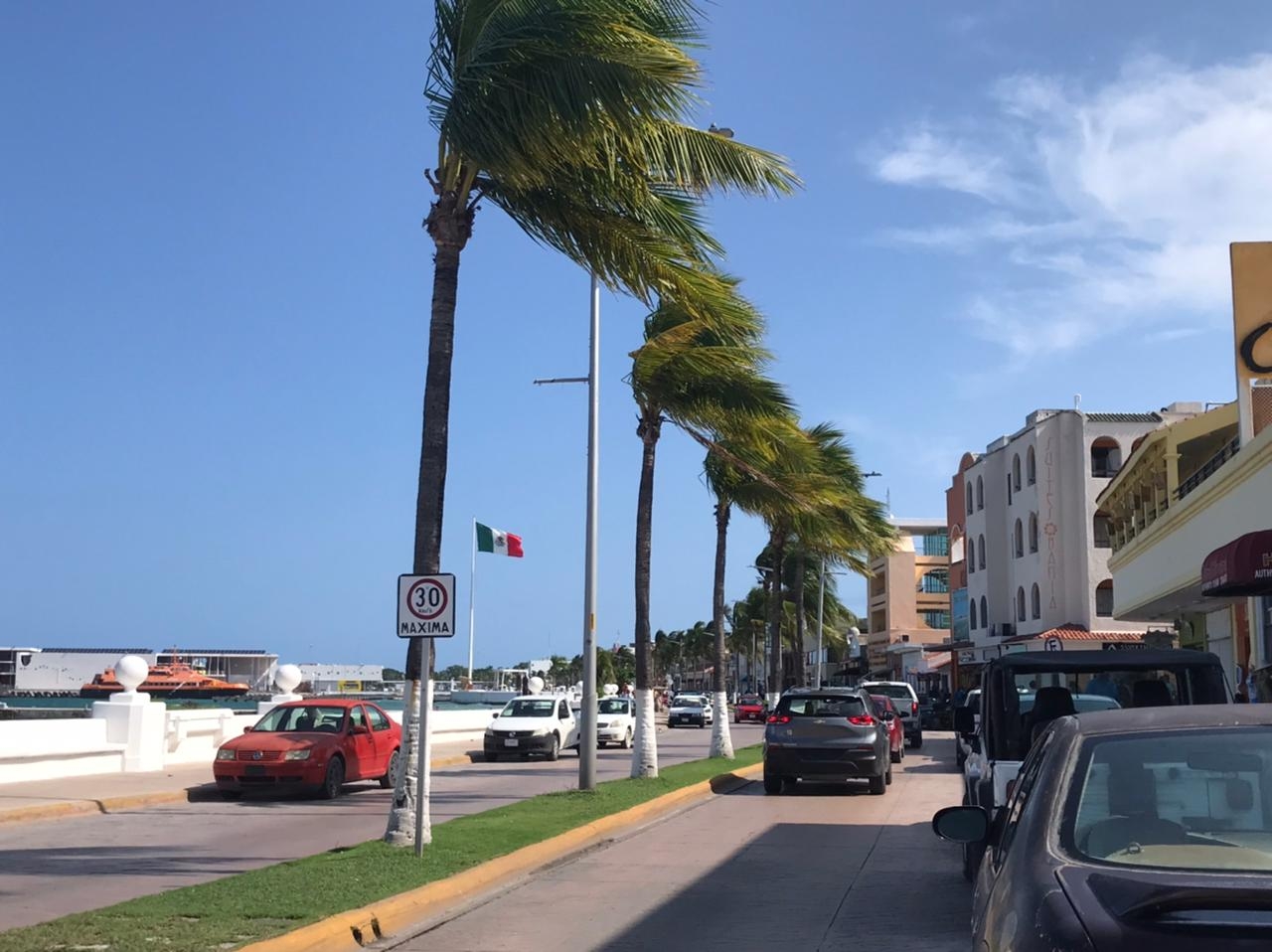 Cierre del puerto de Cozumel provoca pérdida económica para turisteros