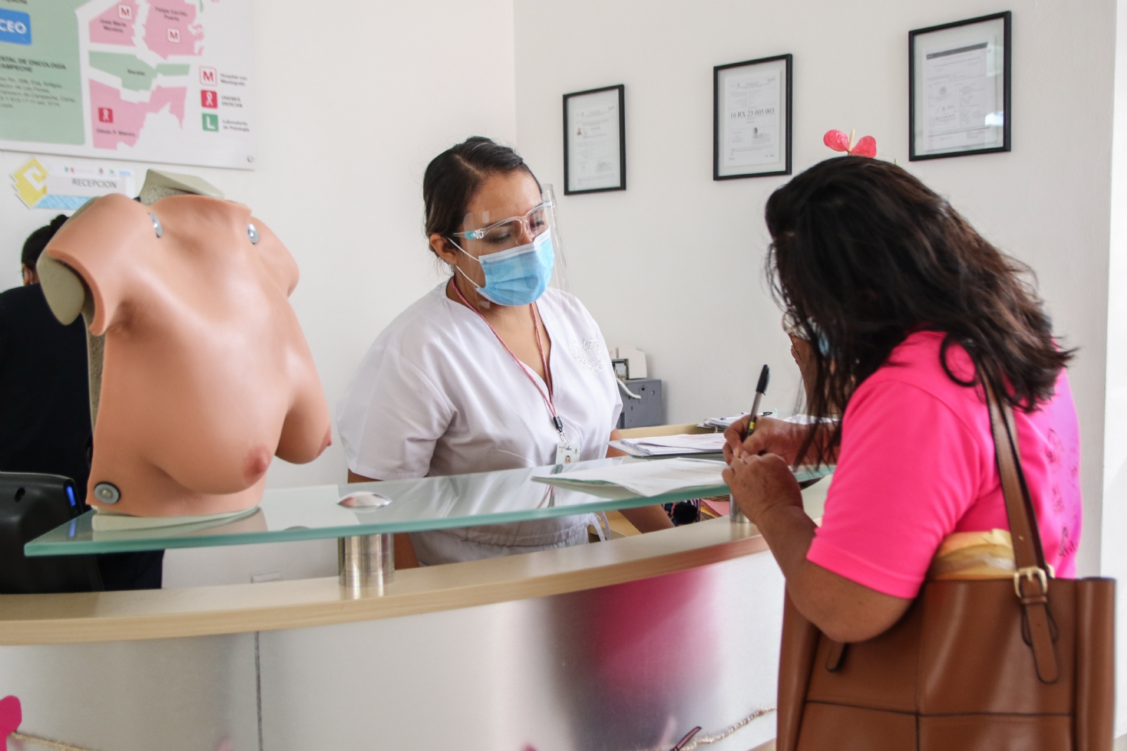 Entendí que perder un seno, no me hace menos mujer: Carolina, sobreviviente de cáncer en Cancún