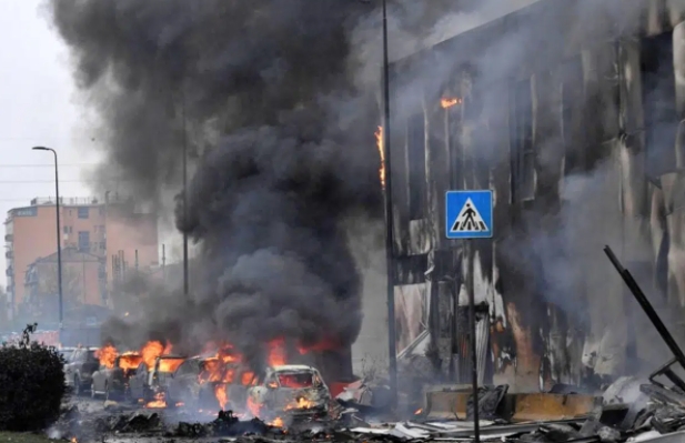 A pesar de que el incendio ya está controlado, aún continúan las labores para sofocarlo por completo