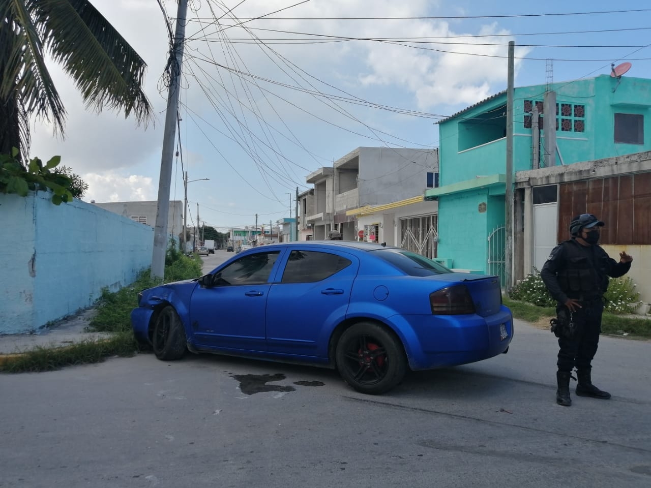 El golpe en ambas carrocerías también produjo que se necesitara asistencia de una grúa