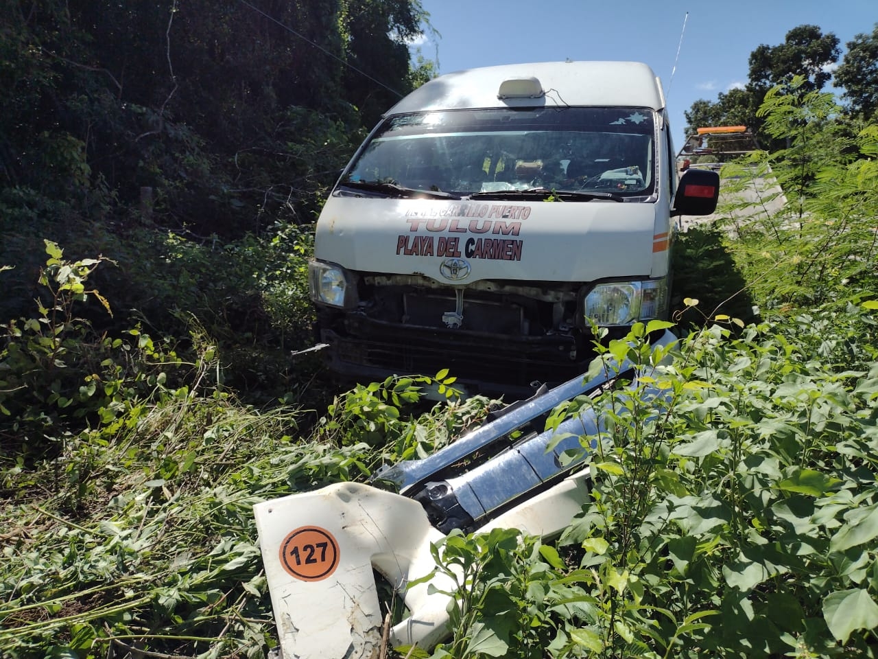 Para fortuna, en este accidente, no se registraron personal lesionadas, solamente algunos golpes