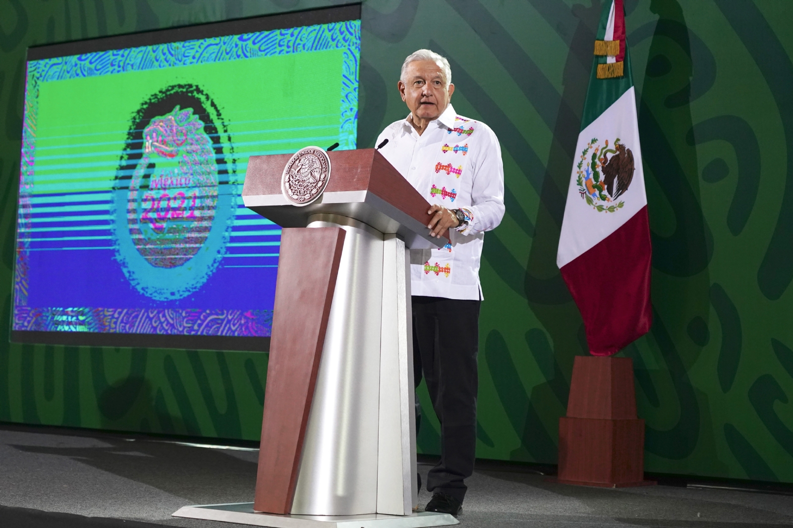 AMLO reta al PRI a definirse sobre su iniciativa de Reforma Eléctrica