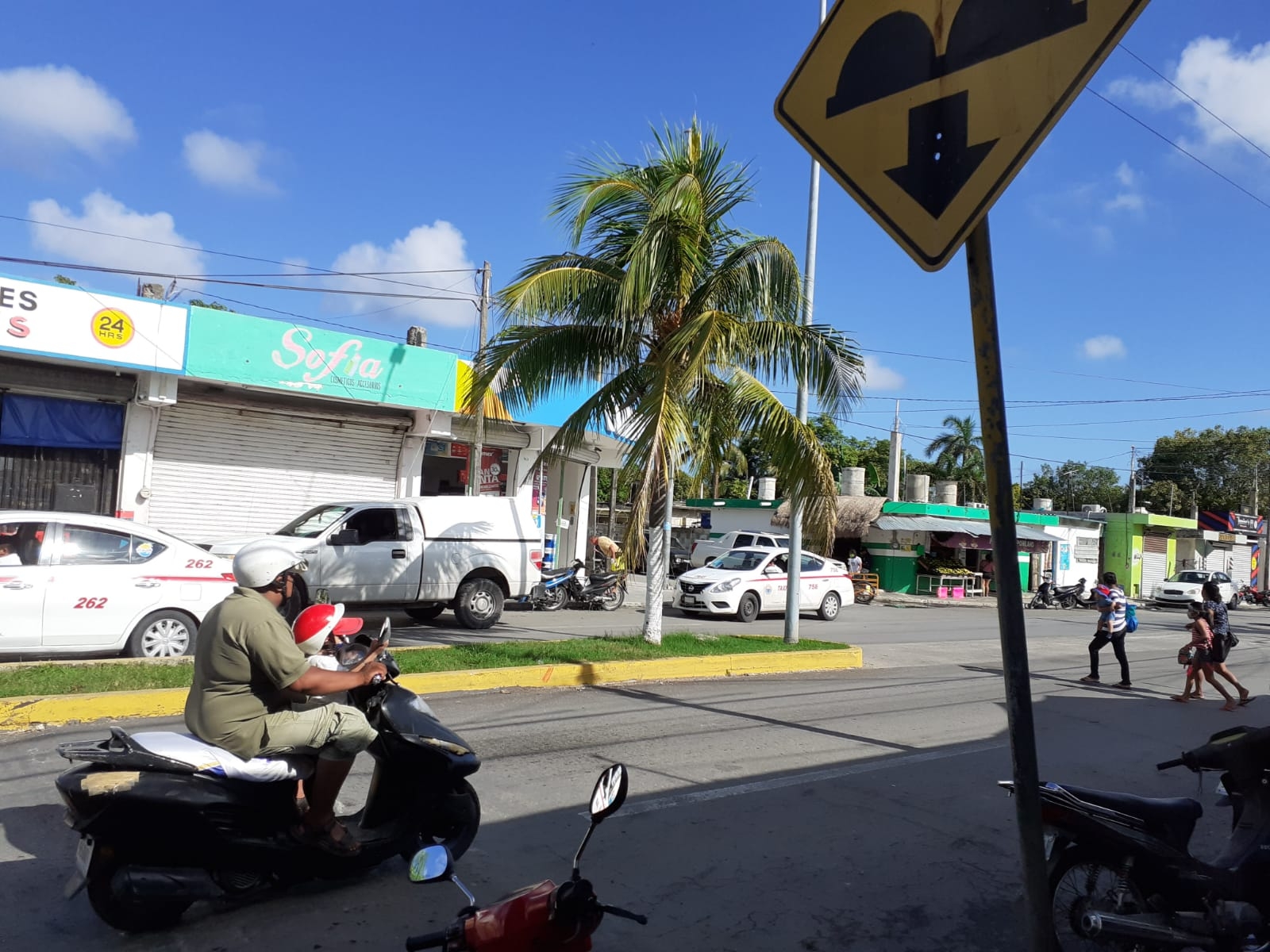 Ciudadanos denuncian falta de mantenimiento de tope en cruce peligroso de Cozumel