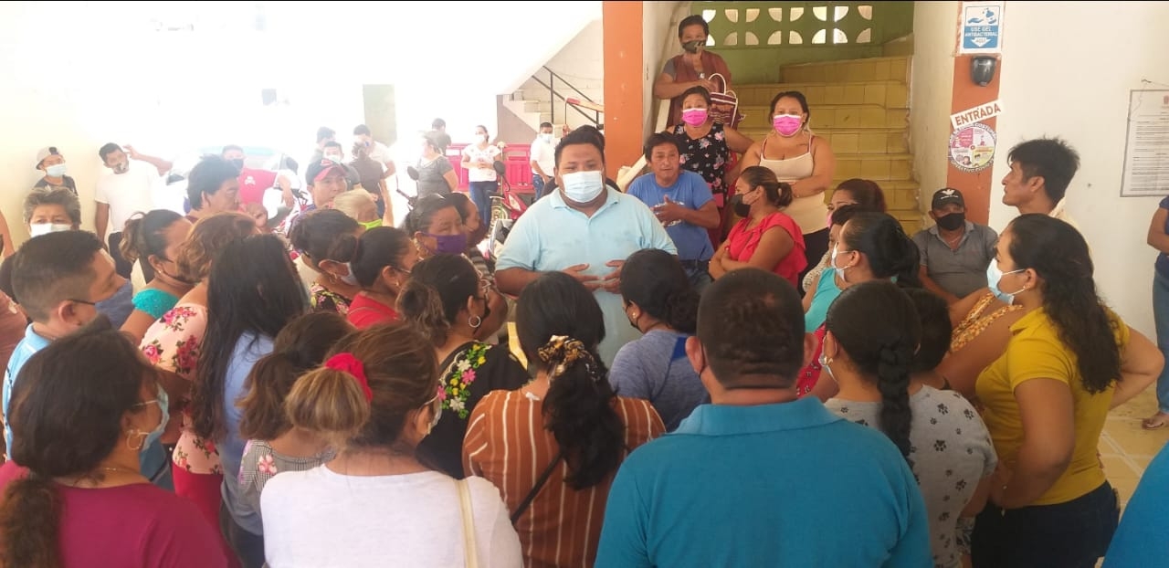 Exempleados de la comuna protestan por segundo día frente al Palacio municipal de Tenabo