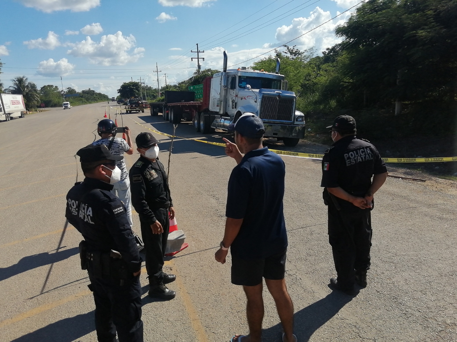 Hallan a chofer muerto en su tráiler, en el Periférico de Tizimín