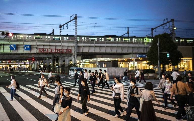 La cadena NHK reporta que los equipos de emergencias tienen al menos 5 personas heridas tras el temblor