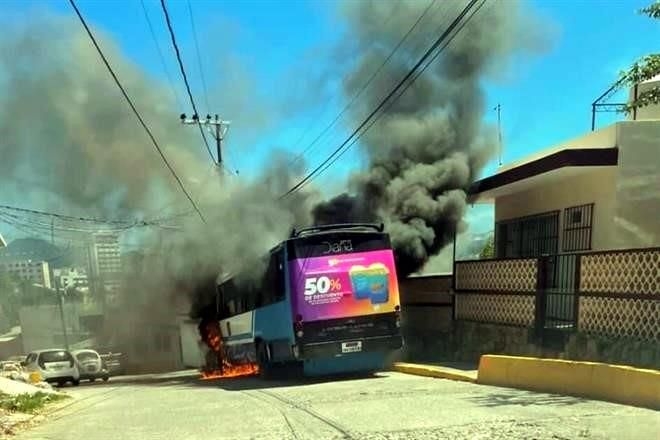 En el lugar se encontraron cartulinas con mensajes amenazantes