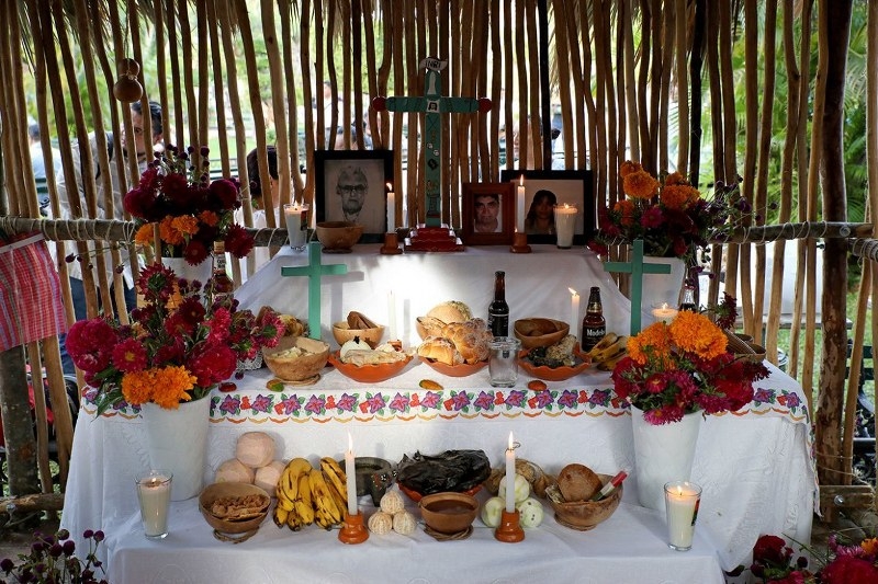 Personas fallecidas por COVID-19 no llegarán al altar de día de muertos, según costumbres en Q. Roo