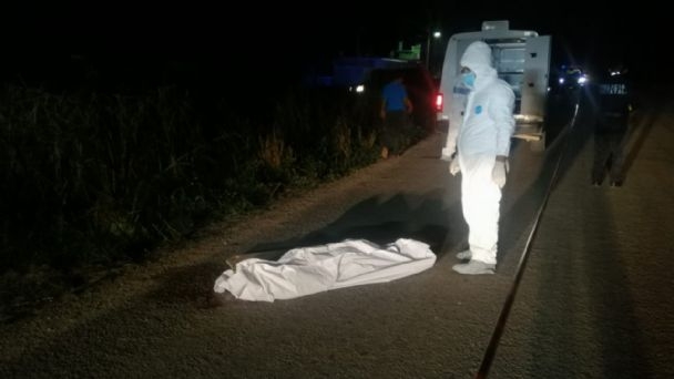 El cuerpo junto con la motocicleta chocaron contra otra motocicleta que se encontraba circulando