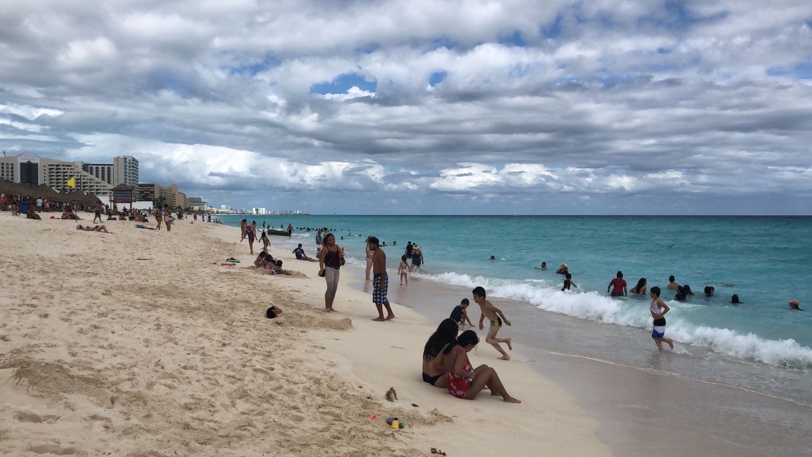 Clima en Cancún: Cielo nublado y ligeras en la Península de Yucatán