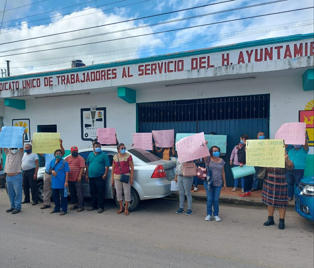 Los trabajadores dijeron que llegaron al local del sindicato de manera pacífica