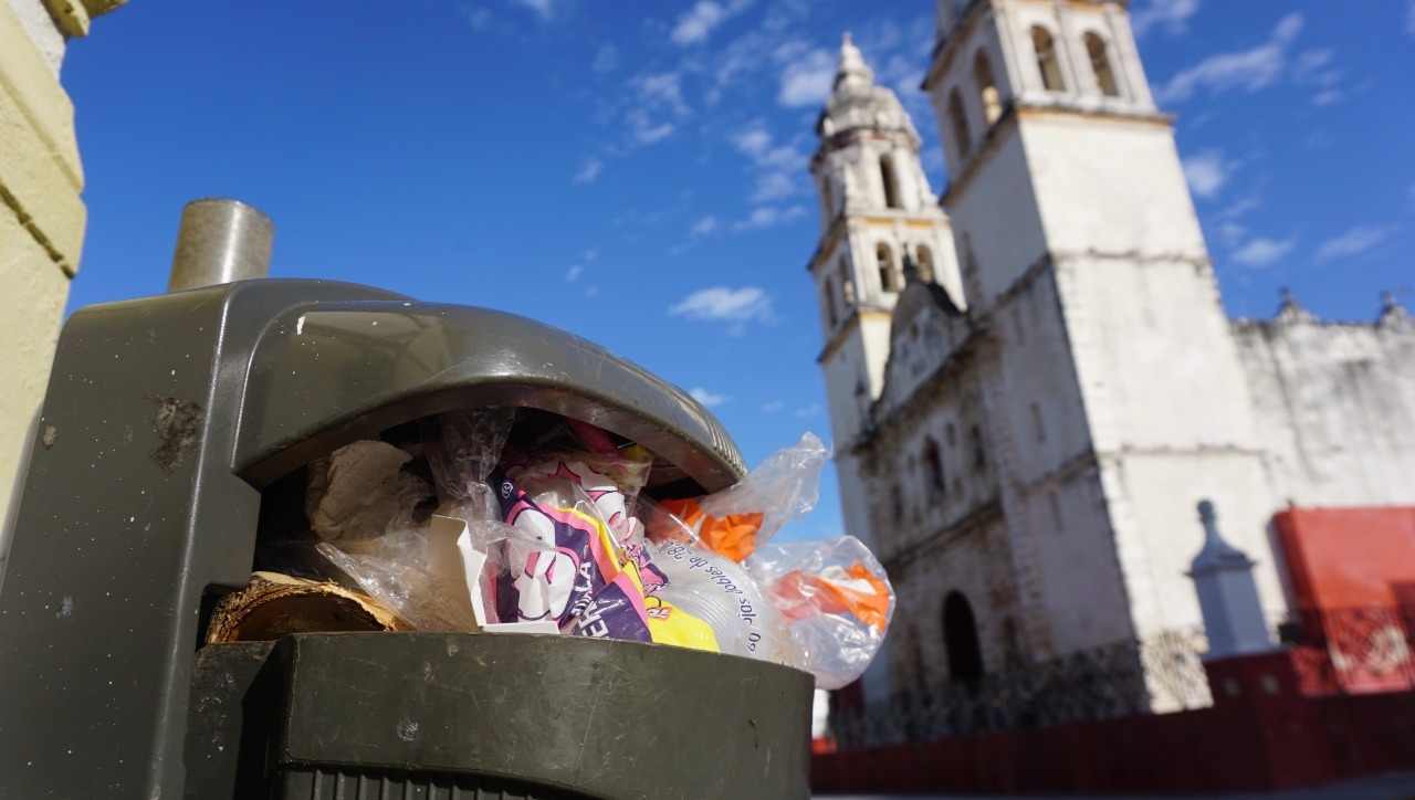 Reportan acumulación de basura en el Centro Histórico de Campeche