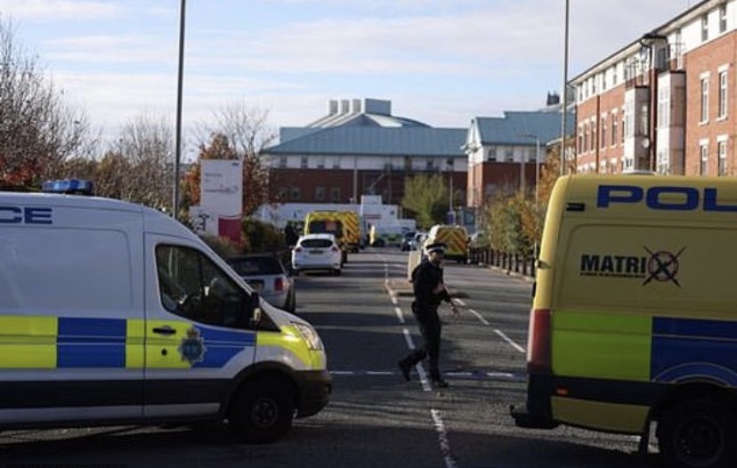 Un muerto y un herido dejó una explosión ocurrida afuera de un hospital en Liverpool, Inglaterra.
