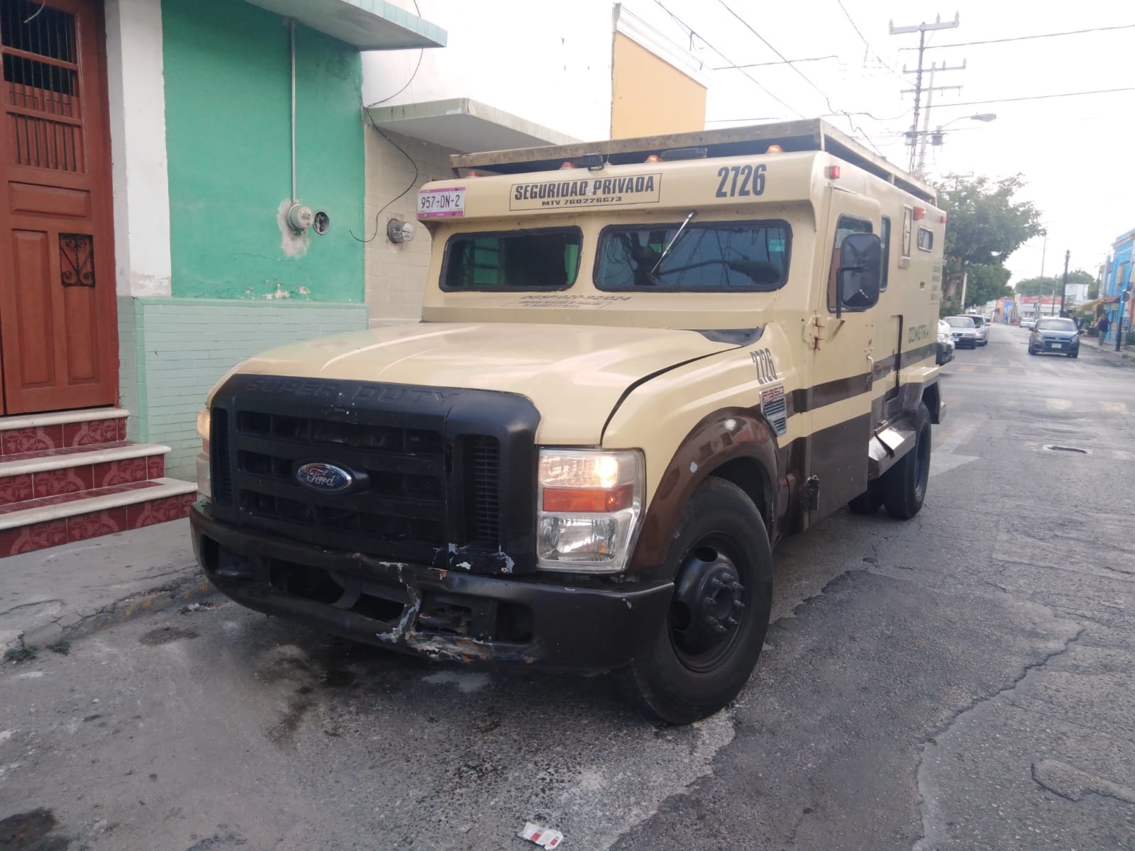 Al lugar llegaron elementos de la Policía Municipal de Mérida, así como de tránsito para deslindar responsabilidades