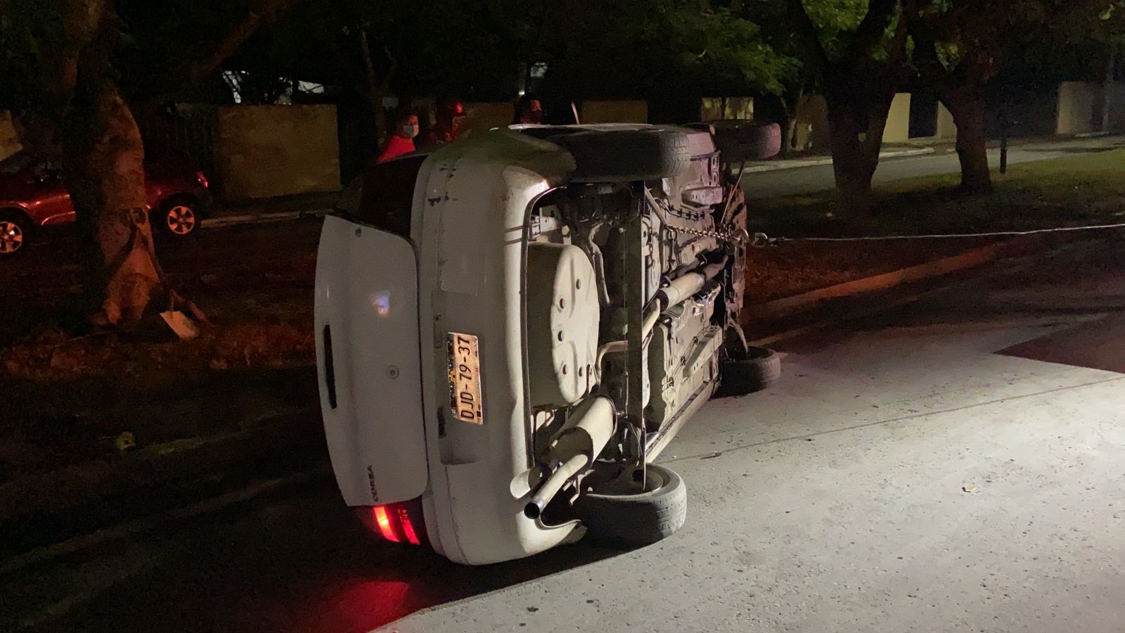 Volcadura en la avenida López Portillo deja daños por 75 mil pesos en Campeche