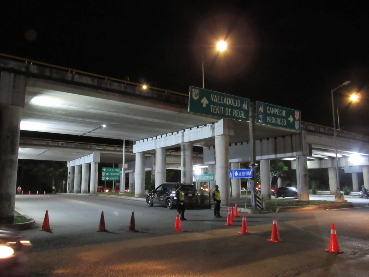 Cierran circulación bajo el puente de la 42 Sur por un agujero en Mérida