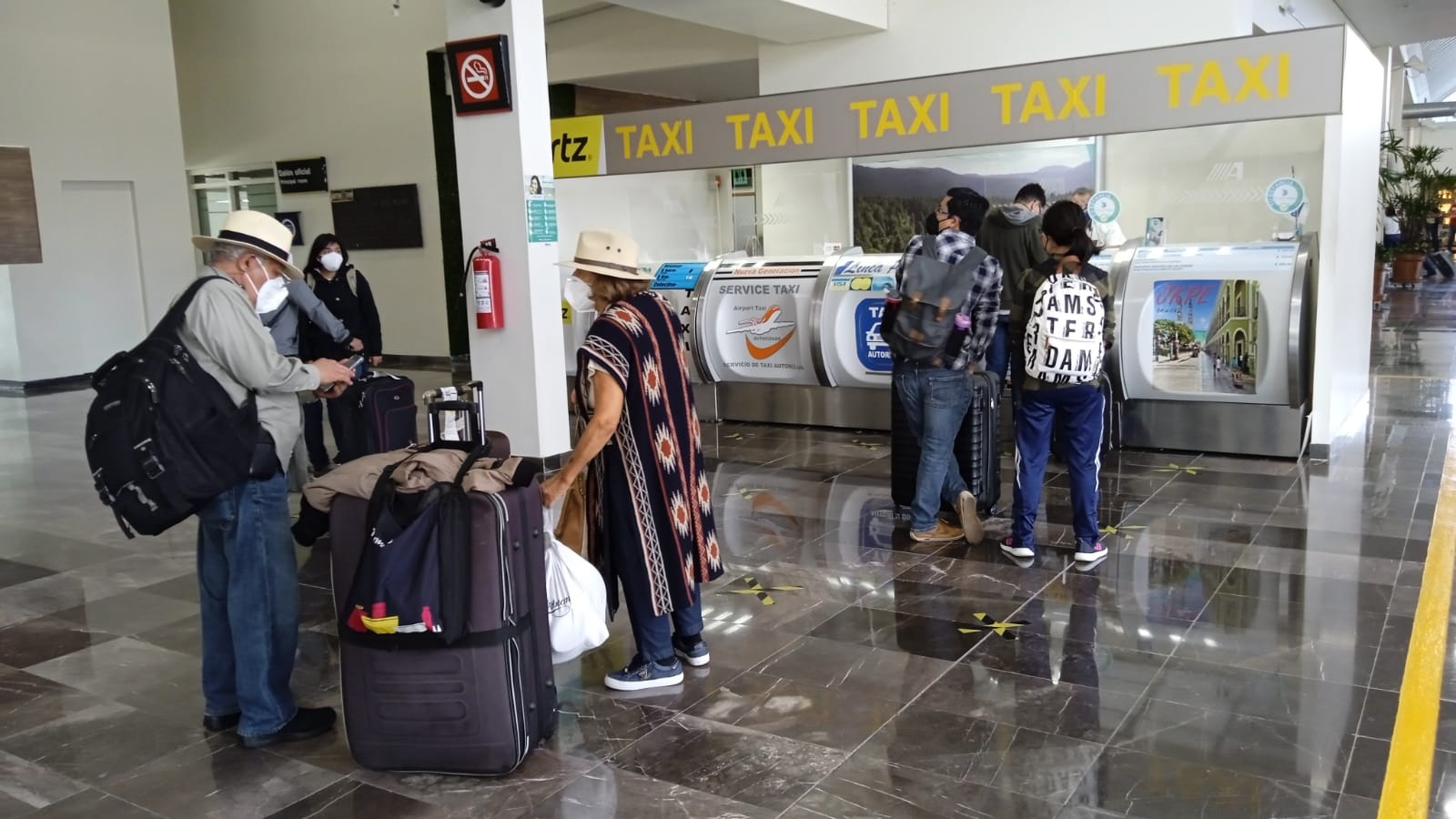 Taxistas del aeropuerto de Campeche, rebasados por la visita de turistas