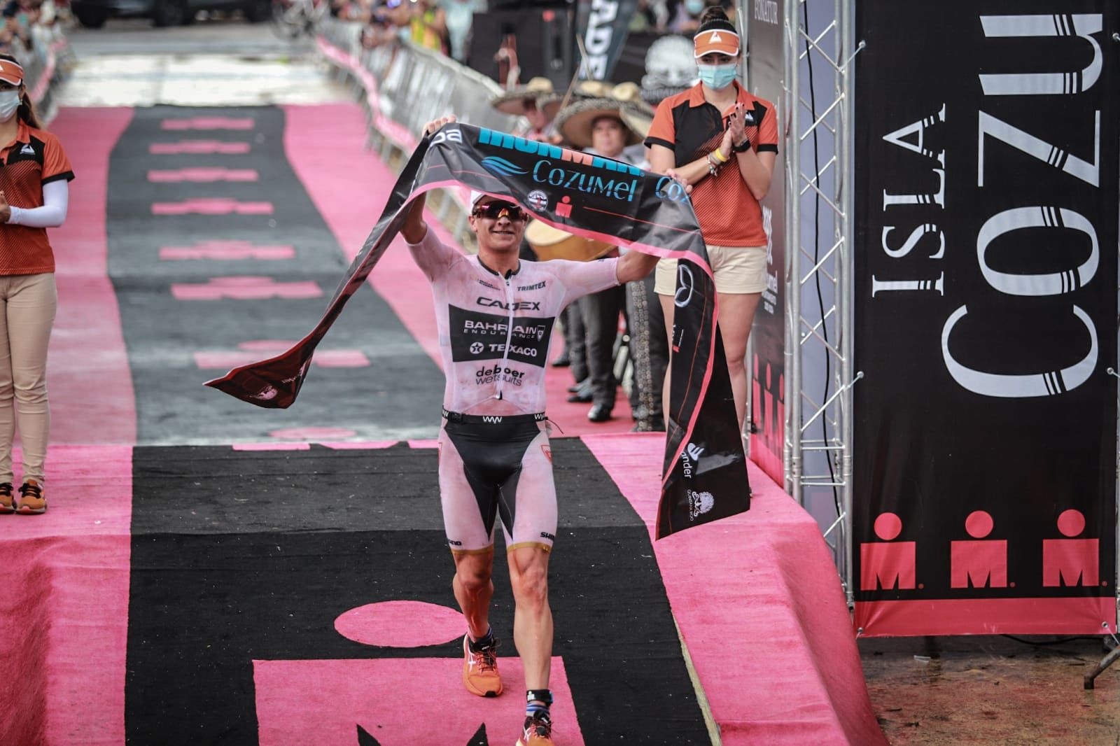 Kristian Blummenfelt se corona campeón del Full Ironman Cozumel 2021