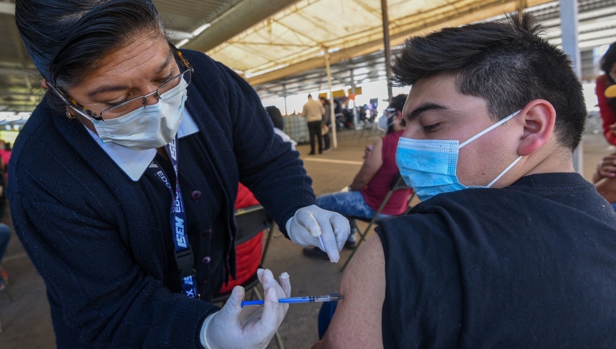 México a hilado 16 semanas consecutivas de descenso en los contagios tras una tercera ola que alcanzó su pico entre julio y agosto. Foto: Cuartoscuro