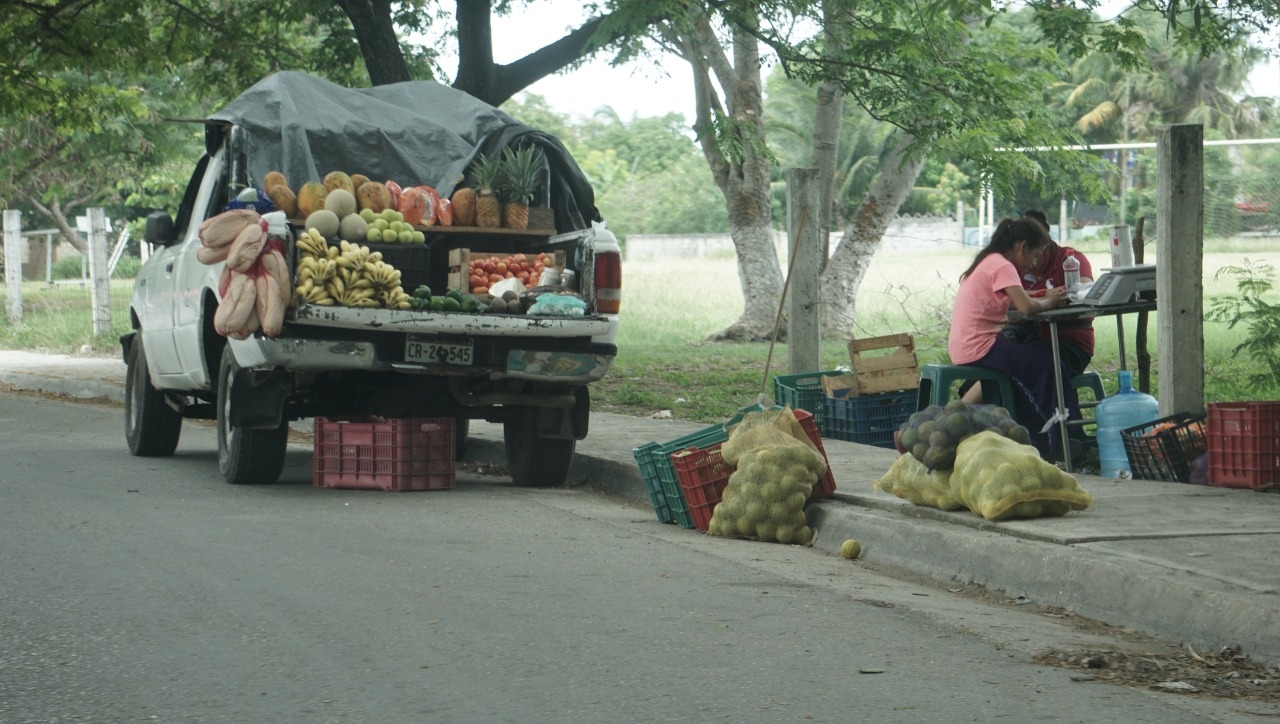 El número de actividades económicas comerciales iguala a los formales en el municipio