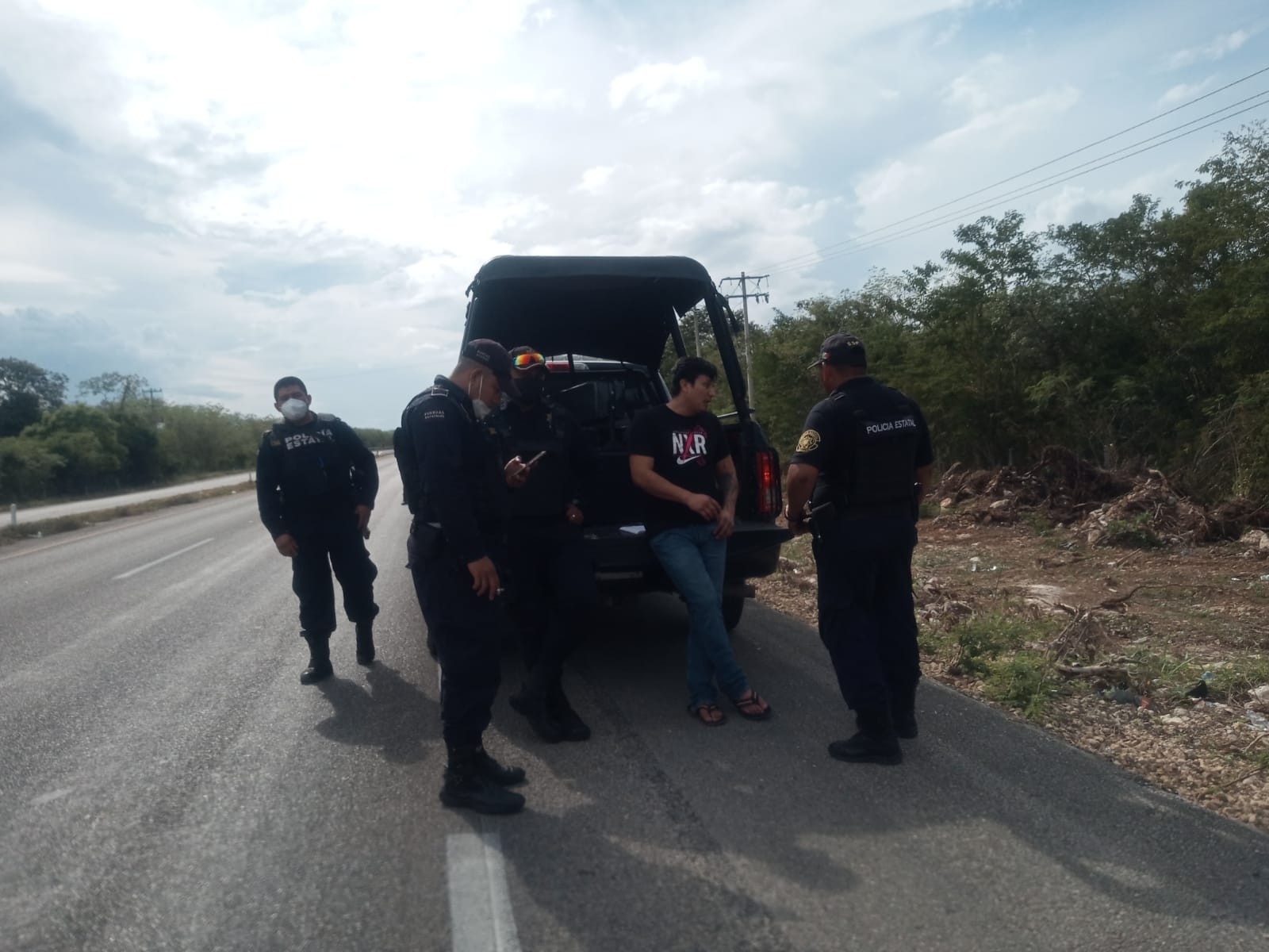 El conductor viajaba con dos mujeres a exceso de velocidad sobre la carretera Motul-Mérida
